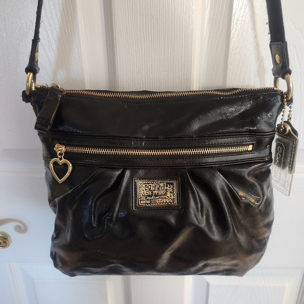Coach Poppy Black Patent Leather Crossbody 2 Hang Tags And Heart Charm Zipper